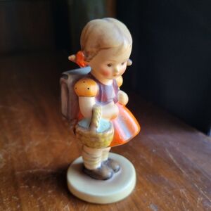 Hummel By Goebel School Girl 81 2/0